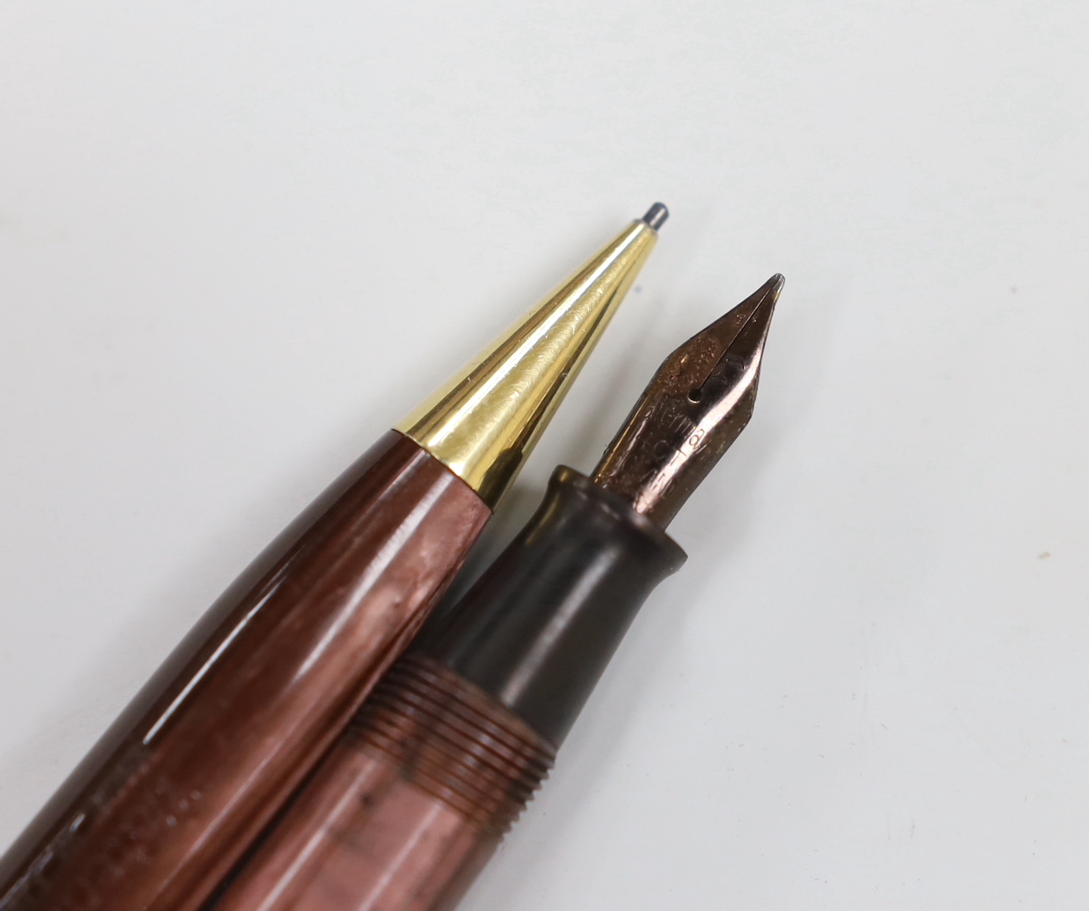 A boxed Waterman's pen and pencil Ladies Writing Set, comprising a pink striated model 512V and pencil in original card case